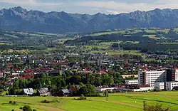 Panorama města s vrcholy Tater v pozadí