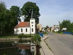Kaplička sv. Prokopa na návsi.