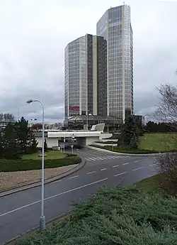 Corinthia Towers (84 m) u Nuselského mostu, foto 2016
