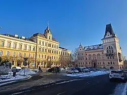 Masarykovo náměstí, základní škola a bývalá občanská záložna