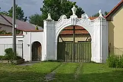 Obříství brána usedlosti čp. 5,.JPG