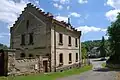 Budova fary ve vesnici