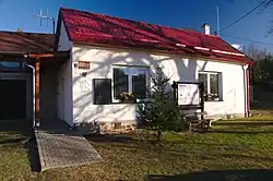 Vesnice Zboněk s obecní budovou, která je společná i pro sousední Klevetov