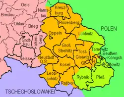 Na rozdíl od okolních hornoslezských území, dělených mezi Německo a Polsko na základě plebiscitu v březnu 1921, bylo Hlučínsko (fialově znázorněná jižní část okresu Ratiboř) přiřknuto Československu na základě mírové smlouvy uměle a bez práva na sebeurčení