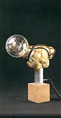 Objekt s čenichem, kombinovaná technika, r. 1986, v. 42 cm