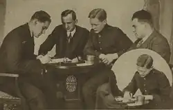 18.12.1929: Jenda Heřmánek a Franta Nekolný při podpisu první profesionální smlouvy. Na snímku dále promotér František Kaiser a matchmaker Rudolf Taussig.