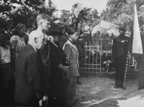 Slavnostní odhalení památníku dne 7. září 1947