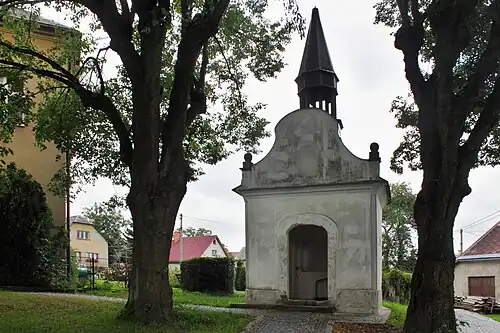 Kaplička na návsi v Odolenovicích