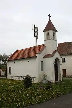 Místní kaplička na návsi