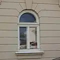 Okno v přízemí rizalitu