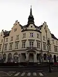 Okresní dům – nároží s původním vstupem pro hosty