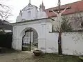 Brána kostela Nanebevzetí Panny Marie
