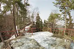 Část ruiny hradu Adršpach (2005).