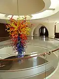 Lustr „Oheň a voda“, Atrium HaTora Ješiva, Jeruzalém