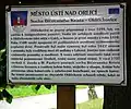 informační tabule u sochy