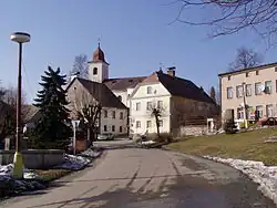 Náměstí s kostelem