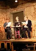 Kateřina Bohadlová (uprostřed) při scénickém semináři Olga Barényi: Zde jest vše marné? ve Vile Štvanice, Praha 31. října 2015.