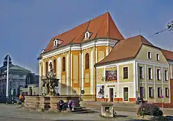 Bývalý klášter klarisek s kostelem svaté Kláry (dnes Vlastivědné muzeum města Olomouce) na náměstí Republiky