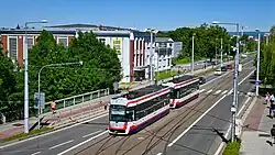 Souprava tramvají EVO1 u OC Galerie Šantovka