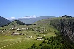 Omalo s pevností Keselo v pozadí