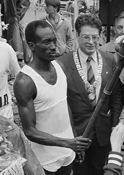 Omer Khalifa (vlevo) na charitativním běhu v Holandsku v roce 1986