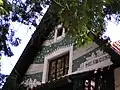 Hlavní historická budova s citací z Písní kosmických od J. Nerudy