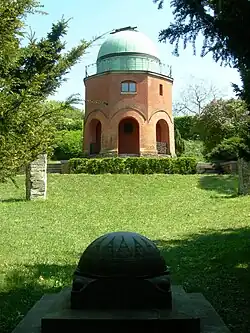 Západní historická kopule v Astronomickém ústavu v Ondřejově