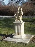 Soška vedle lípy svobody