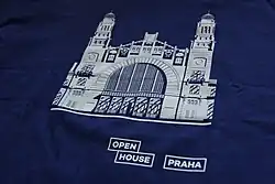 Logo na tričku dobrovolníků festivalu