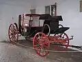 Kočár ve vrátnici před druhým nádvořím