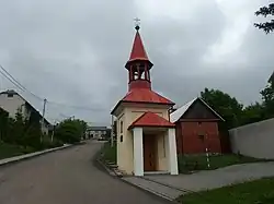 Náves s kaplí Panny Marie