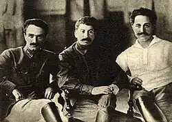 Zleva: Anastáz Ivanovič Mikojan, Stalin a Grigorij Ordžonikidze - „Kavkazská klika“.