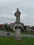 Socha svatého Antonína (uprostřed křižovatky)