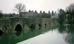 Kamenný most Auguste Marmonta přes řeku Zagorska Mrežnica v Oštarijích