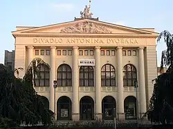 Budova Divadla Antonína Dvořáka