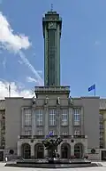Čelní pohled na hlavní budovu