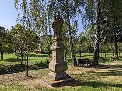 Osvětimany - socha sv. Jana Nepomuckého v parčíku (stav srpen 2024) (3).jpg