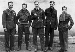 S Otakarem Černým ve skupině zajatců v táboře Oflag XXIB poblíž Szubinu (jaro 1943)
