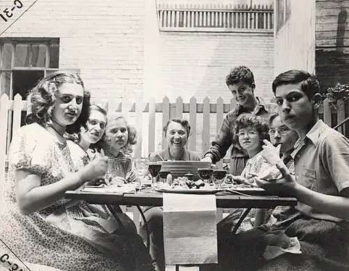 Ottilie Moore a její svěřenci v New Yorku, asi 1943-1944.