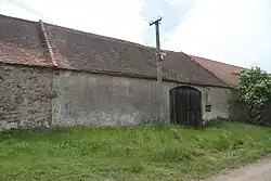 Overview 2 of center barn in Boňov, Jaroměřice nad Rokytnou, Třebíč District.jpg