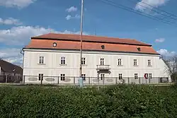Overview of Litohoř Castle in Litohoř, Třebíč District.jpg
