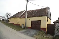 Overview of cultural monument house no. 43 in Radotice, Třebíč District.JPG