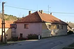 Overview_of_house_no_7_in_Bransouze,_Třebíč_District.jpg