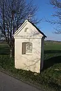 Overview of wayside chapel near Oponešice, Třebíč District.jpg