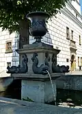 Pískovcová kašna s delfíny z 1. pol. 19. st..JPG
