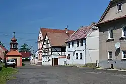 Náves s kaplí