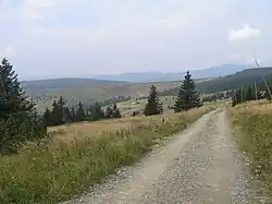 Trasa 4206 procházející Klínovými Boudami