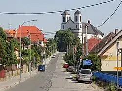 ulice Kaštanová a kostel Narození Panny Marie