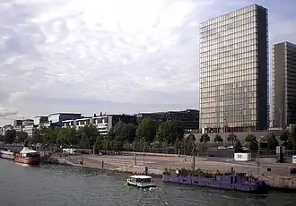 Nábřeží s Francouzskou národní knihovnou