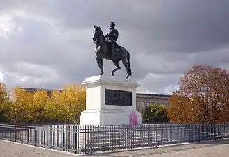 Socha Jindřicha IV. na náměstí